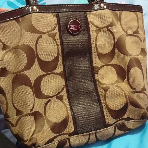 Coach - Picture 3 of 7